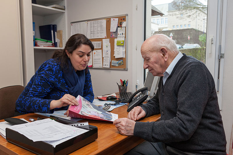 Bureau----discussion-directrice-résident