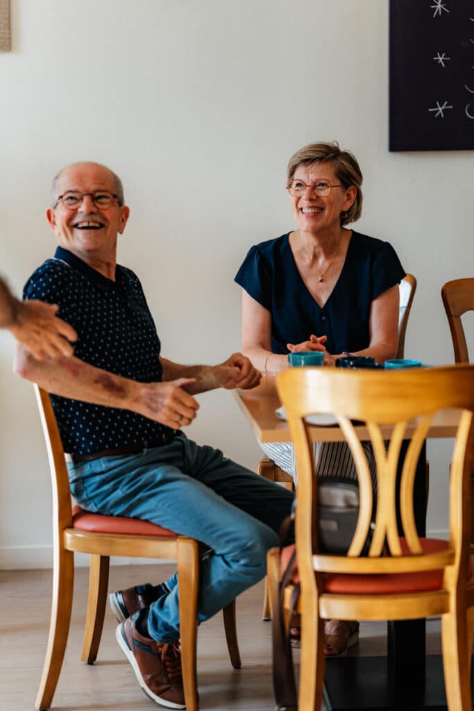 un homme et une femmes âgés