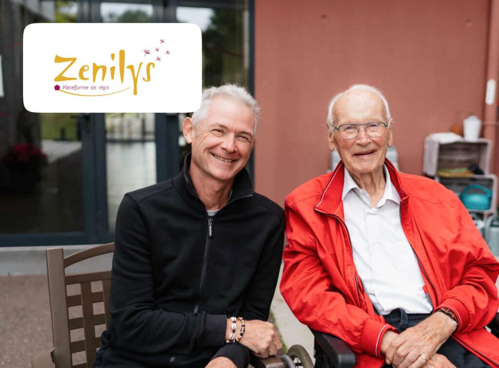 deux hommes agés souriants