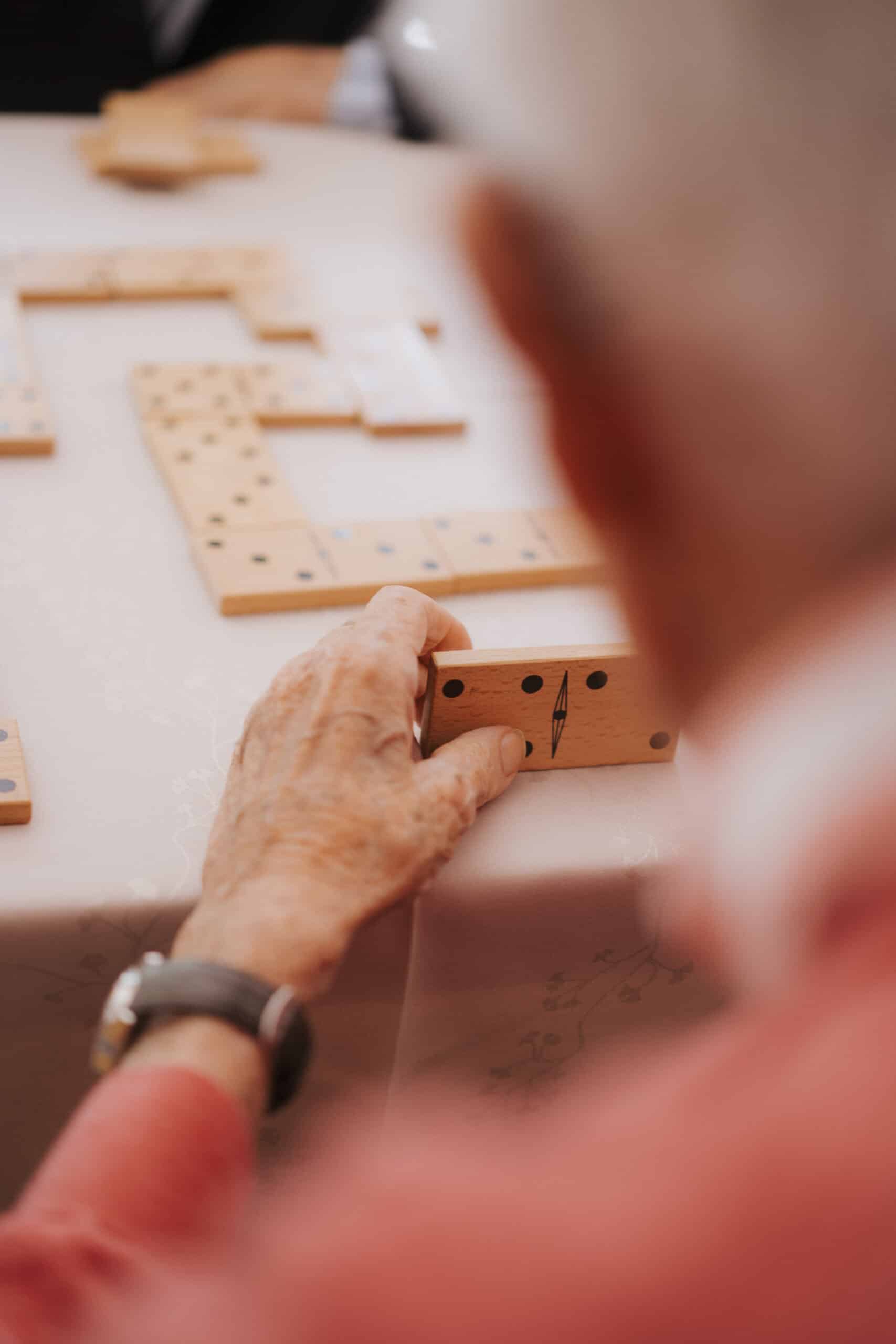 personne agée vu de derrière