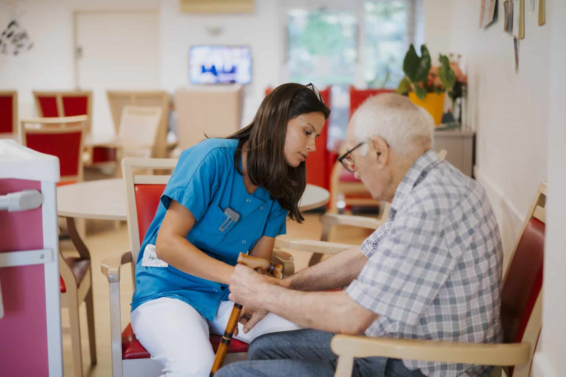une jeune femme qui aime un homme agé